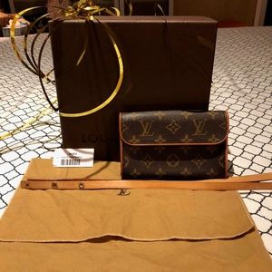 Authentic Louis Vuitton Pochette Florentine Mono